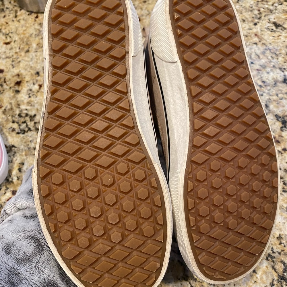 Vans - Picture 2 of 2